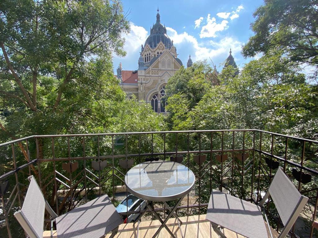 Synagoge view loft bestern Szeged Eksteriør billede